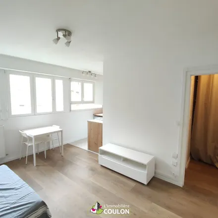 Rent this 1 bed apartment on 7 avenue Pasteur in 63400 Chamalières, France