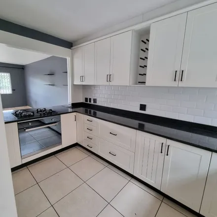 Image 9 - Central Avenue, eThekwini Ward 9, Forest Hills, 3625, South Africa - Apartment for rent