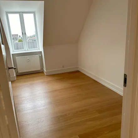 Rent this 4 bed apartment on Østerbrogade 21 in 2100 København Ø, Denmark