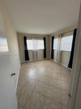 Image 8 - Azul at Kimberly Lakes, 4051 Northeast 13th Avenue, Oakland Park, FL 33334, USA - Condo for rent
