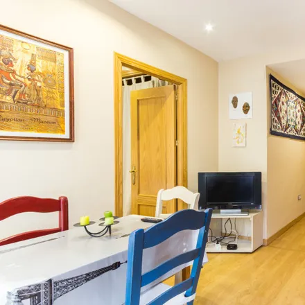 Rent this 2 bed apartment on Madrid in Calle de las Delicias, 24