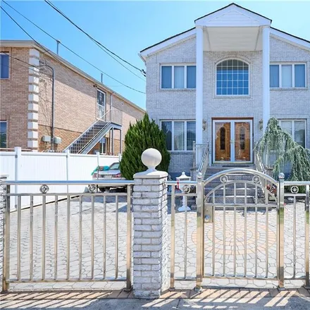 Buy this 4 bed house on 114 Hett Avenue in New York, NY 10306