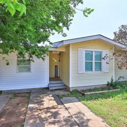 Buy this 3 bed house on 2975 North 18th Street in Abilene, TX 79603