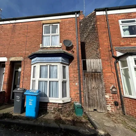 Rent this 2 bed townhouse on 145 Thoresby Street in Hull, HU5 3RB
