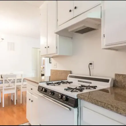 Image 8 - 7845 Willoughby Avenue, Los Angeles, CA 90046, USA - House for rent