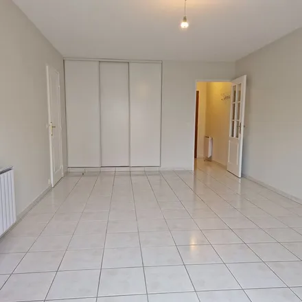 Rent this 2 bed apartment on 2 bis Boulevard Gambetta in 27000 Évreux, France