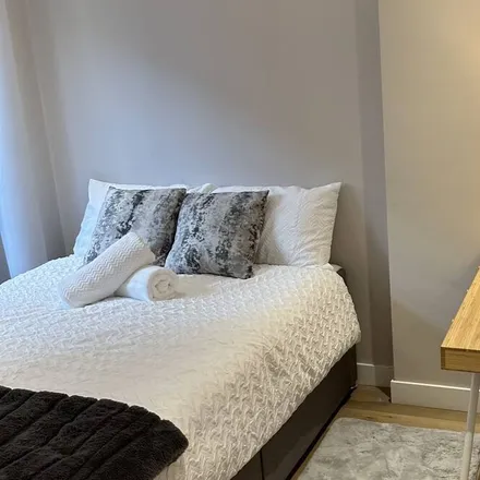 Rent this 3 bed apartment on London in N6 5ES, United Kingdom