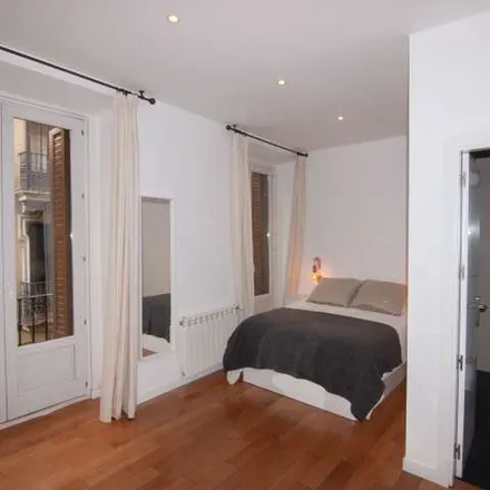 Rent this 6 bed apartment on Madrid in Clínica Veterinaria Ópera, Calle de los Señores de Luzón