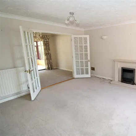 Image 2 - 14 Isaacs Close, Talbot Village, BH12 5HE, United Kingdom - House for rent