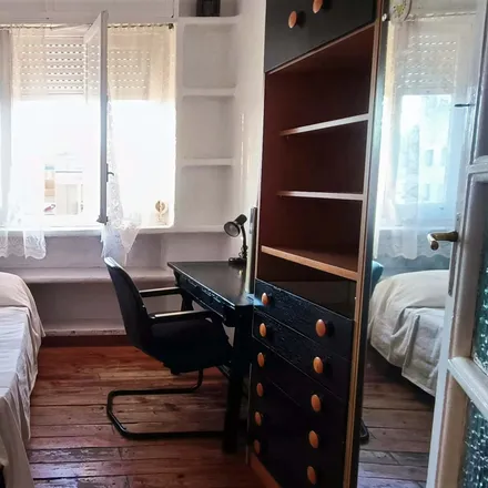 Rent this 1 bed room on Sibuya in Calle de Ibiza, 28009 Madrid