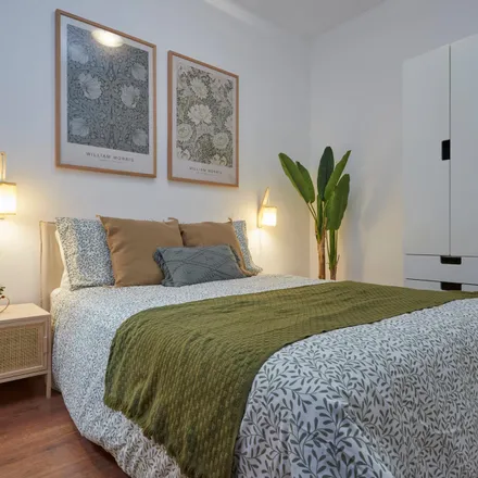 Rent this 3 bed apartment on Carrer de Viladomat in 90, 08001 Barcelona
