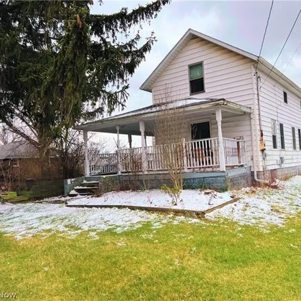 Buy this 4 bed house on 4926 Oberlin Avenue in Lorain, OH 44053