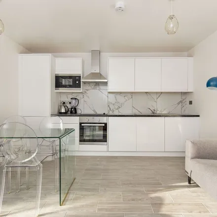 Rent this 4 bed apartment on 1-36 Tottenham Road in De Beauvoir Town, London