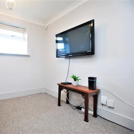 Image 5 - 29 Cabell Road, Guildford, GU2 8JF, United Kingdom - House for rent