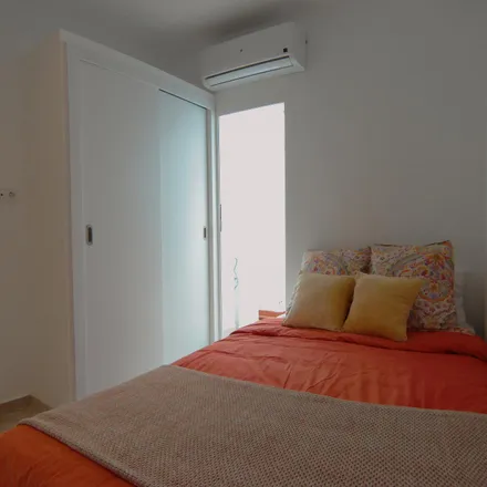 Image 2 - Calle de Rodrigo Uhagón, 28026 Madrid, Spain - Apartment for rent