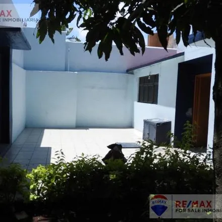 Buy this 8 bed house on 2a Cerrada Pirú in Villas del Descanso, 62550 Jiutepec