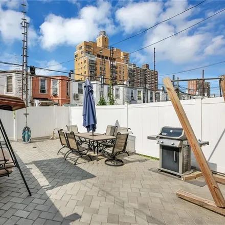 Image 7 - 446 63rd Street, New York, NY 11220, USA - Townhouse for sale