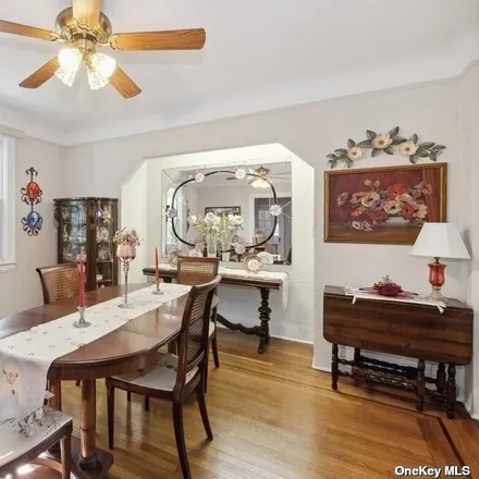 Image 7 - 29-40 214th Street, New York, NY 11361, USA - House for sale