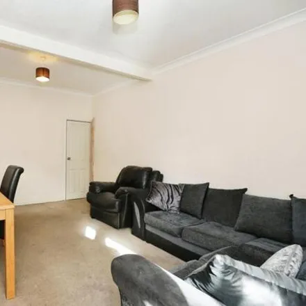 Image 2 - Rite Price Furniture, Market Street, Rugby, CV21 3HG, United Kingdom - Townhouse for sale