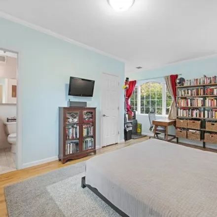 Image 4 - 235 Ocean Parkway, New York, NY 11218, USA - Townhouse for sale