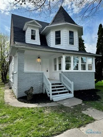 Buy this 4 bed house on 478 Potter Street in Toledo, OH 43605