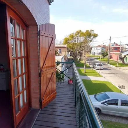 Buy this 4 bed house on Benito Pérez Galdós 851 in Quilmes Este, 1879 Quilmes