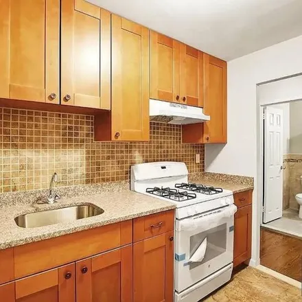 Image 3 - 35-20 Leverich St # 104, New York, 11377 - Condo for rent