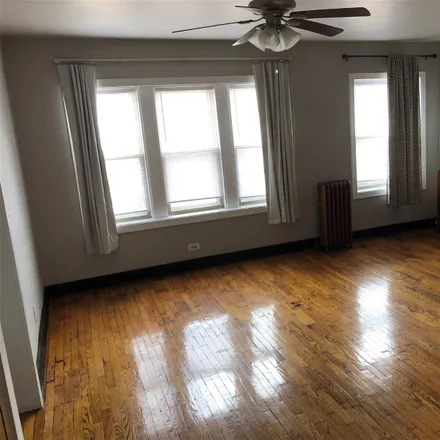 Rent this studio apartment on 4354 North Elston Avenue