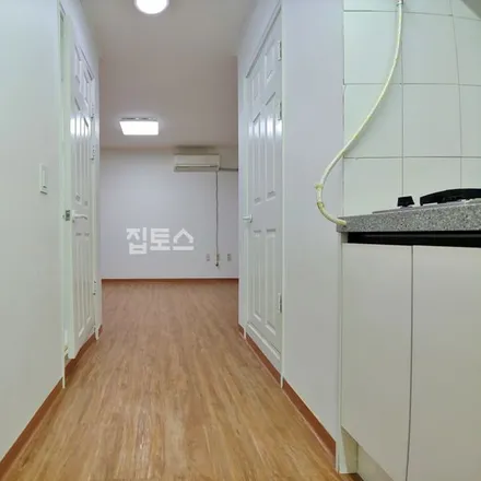 Rent this studio apartment on 서울특별시 강남구 역삼동 691-25