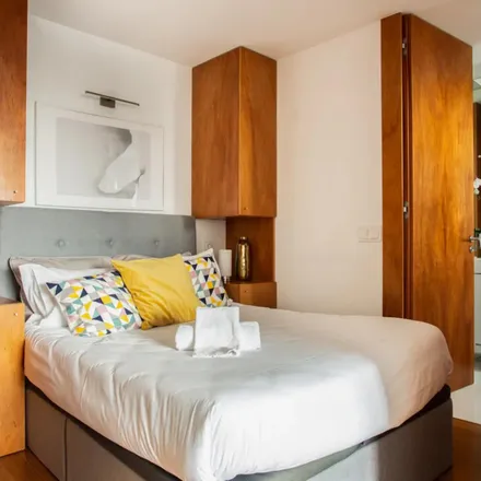 Rent this 1 bed apartment on Escola Profissional de Comércio Externo in Rua de Gonçalo Cristóvão, 4000-266 Porto