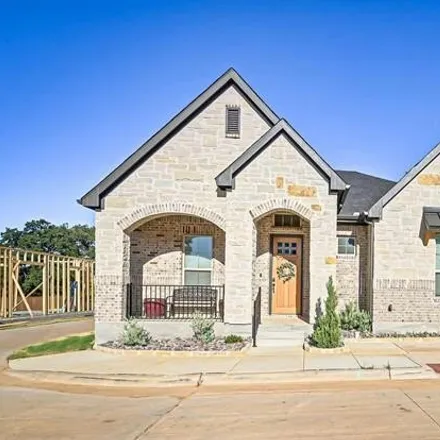 Rent this 3 bed house on 608 Oaks Ct in Kennedale, Texas