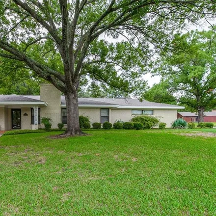 Buy this 3 bed house on 4059 Lashburn Court in Fort Worth, TX 76109