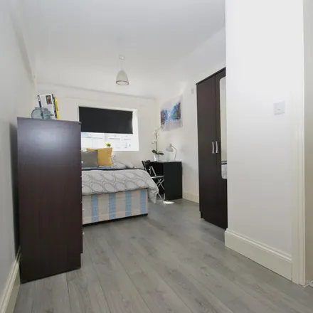 Image 4 - The Bye, London, W3 7PG, United Kingdom - Room for rent