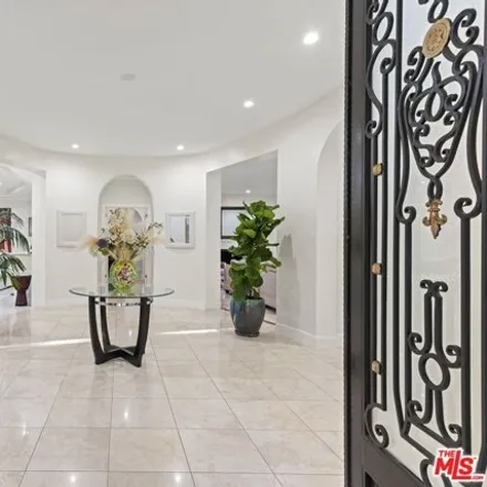 Image 4 - 1880 Loma Vista Drive, Beverly Hills, CA 90210, USA - House for sale