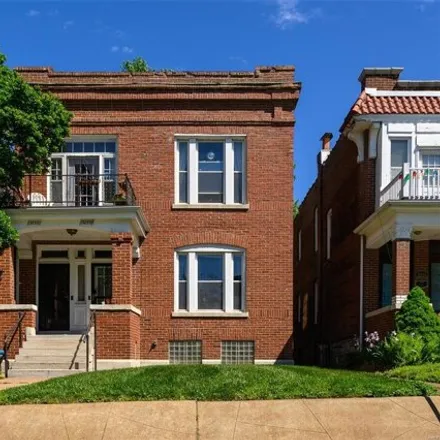 Image 1 - 3873 Shaw Boulevard, St. Louis, MO 63110, USA - House for sale