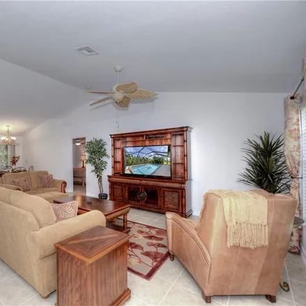 Image 3 - 1331 Northeast 20th Avenue, Cape Coral, FL 33909, USA - House for sale