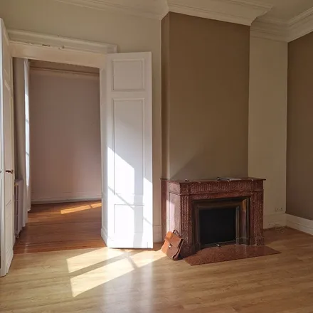 Rent this 4 bed apartment on 10 Cité de Nantes in 33000 Bordeaux, France