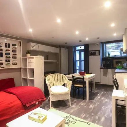 Rent this 1 bed apartment on Rue Wiertz - Wiertzstraat 19 in 1050 Ixelles - Elsene, Belgium