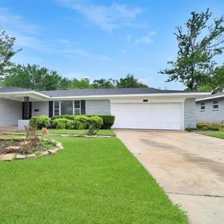 Buy this 3 bed house on 1522 University Drive in Arlington, TX 76013