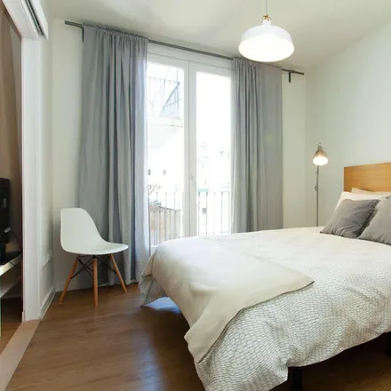 Rent this 2 bed apartment on Carrer de Villarroel in 3, 08011 Barcelona