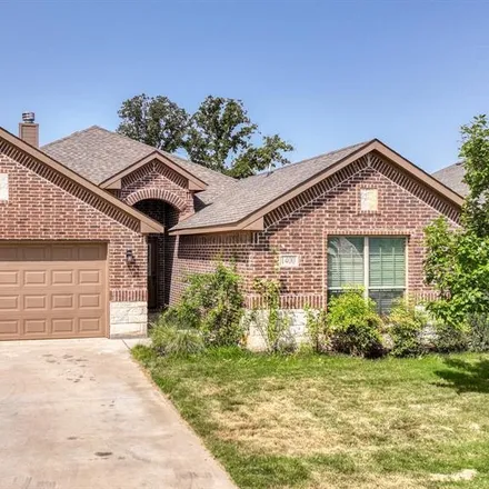 Image 2 - 1400 Town Creek Circle, Weatherford, TX 76086, USA - House for sale