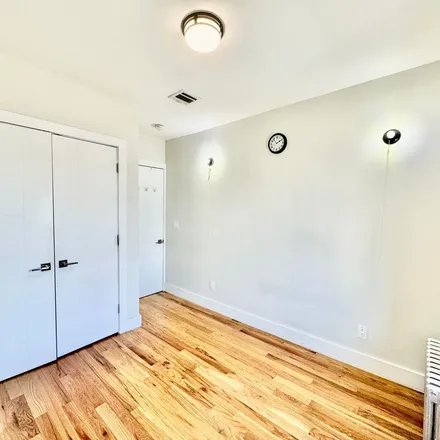 Rent this 3 bed apartment on Senor Bubbles Laundromat in 456 Baldwin Avenue, Jersey City