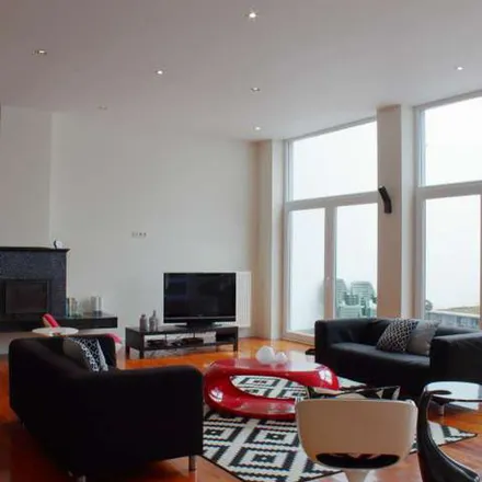 Rent this 6 bed apartment on Chaussée de Jette - Jetsesteenweg 383 in Jette, Belgium