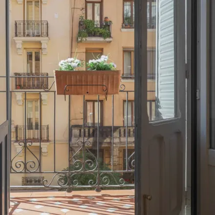 Rent this 2 bed apartment on Madrid in Pedro & Víctor Joyeros, Calle de Guzmán el Bueno