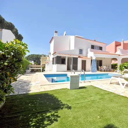 Rent this 4 bed house on unnamed road in 8125-479 Quarteira, Portugal