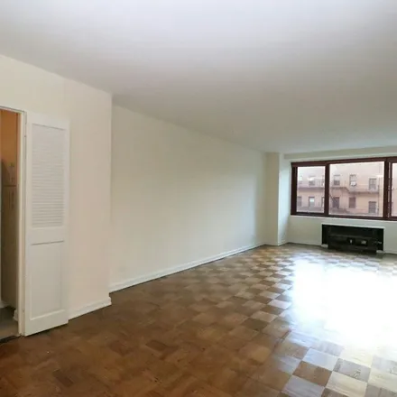 Rent this 1 bed apartment on 427 East 81st Street in New York, NY 10028