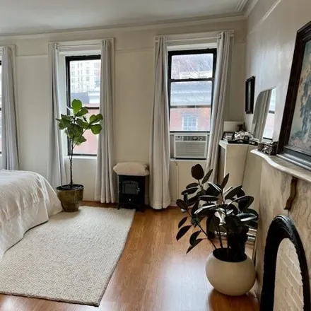 Rent this 1 bed condo on 35 Charles Street in New York, NY 10014