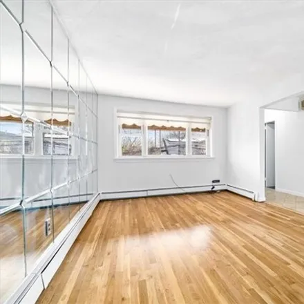 Image 4 - 249 Davis Avenue, New York, NY 10465, USA - Duplex for sale