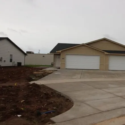 Buy this 4 bed house on 911-913 N Arrowhead in Clearwater, Kansas
