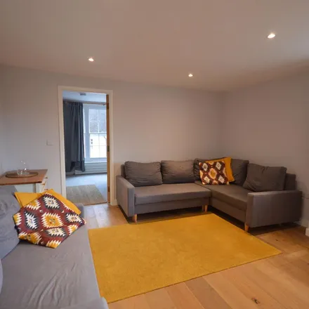 Image 1 - Knockhundred Row, Midhurst, GU29 9DQ, United Kingdom - Apartment for rent